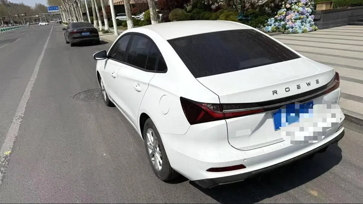 2023 Roewe i5 1.5L 129HP L4 5MT,autocango,china used car exporter,china ev exporter,chinese used car exporter,chinese used ev exporter