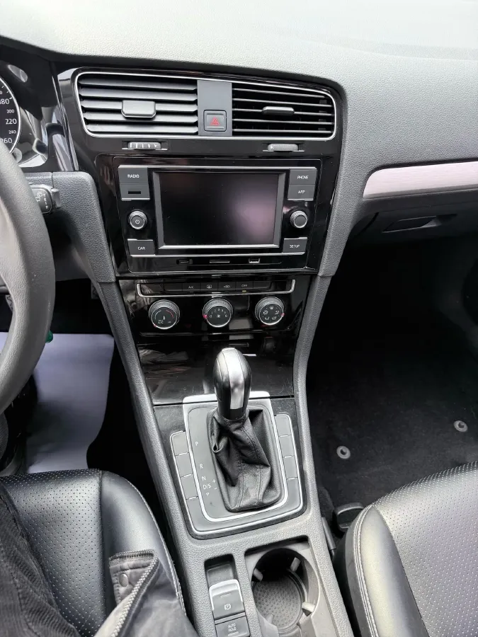 2018 Volkswagen Golf 1.6L 110HP L4 6AT,autocango,china used car exporter,china ev exporter,chinese used car exporter,chinese used ev exporter