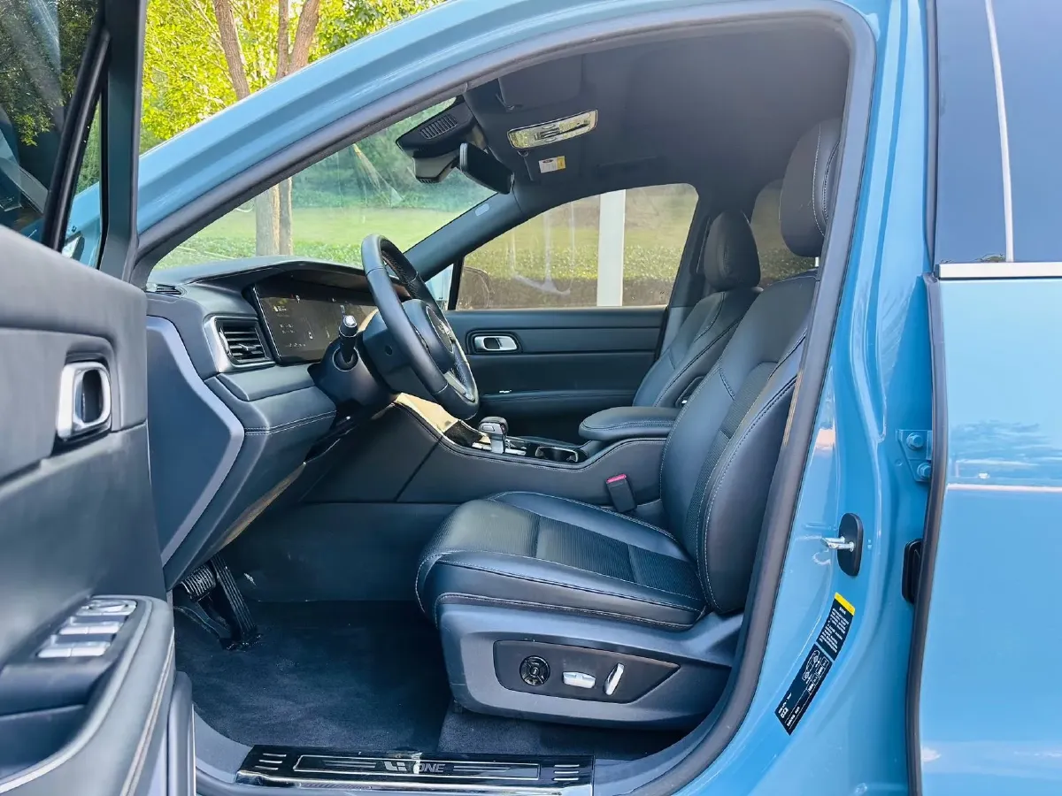 2021 Li ONE Range Extended 131HP REEV 40.5KWH,autocango,china used car exporter,china ev exporter,chinese used car exporter,chinese used ev exporter