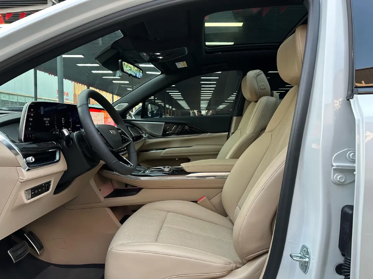 2025 Cadillac XT5 2.0T 237HP L4 9AT,autocango,china used car exporter,china ev exporter,chinese used car exporter,chinese used ev exporter