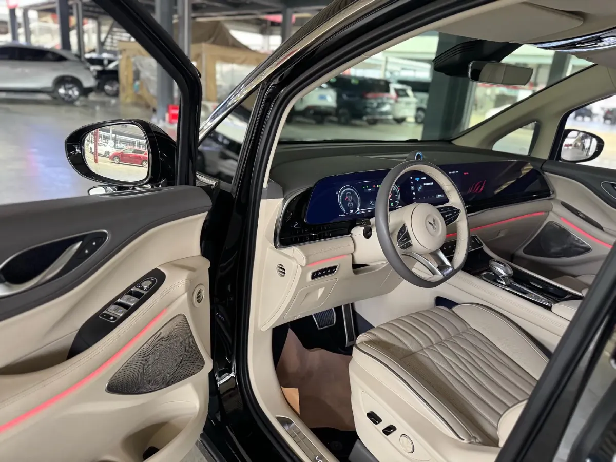 2022 Voyah Dream 1.5T 136HP L4 PHEV 25.57KWH,autocango,china used car exporter,china ev exporter,chinese used car exporter,chinese used ev exporter