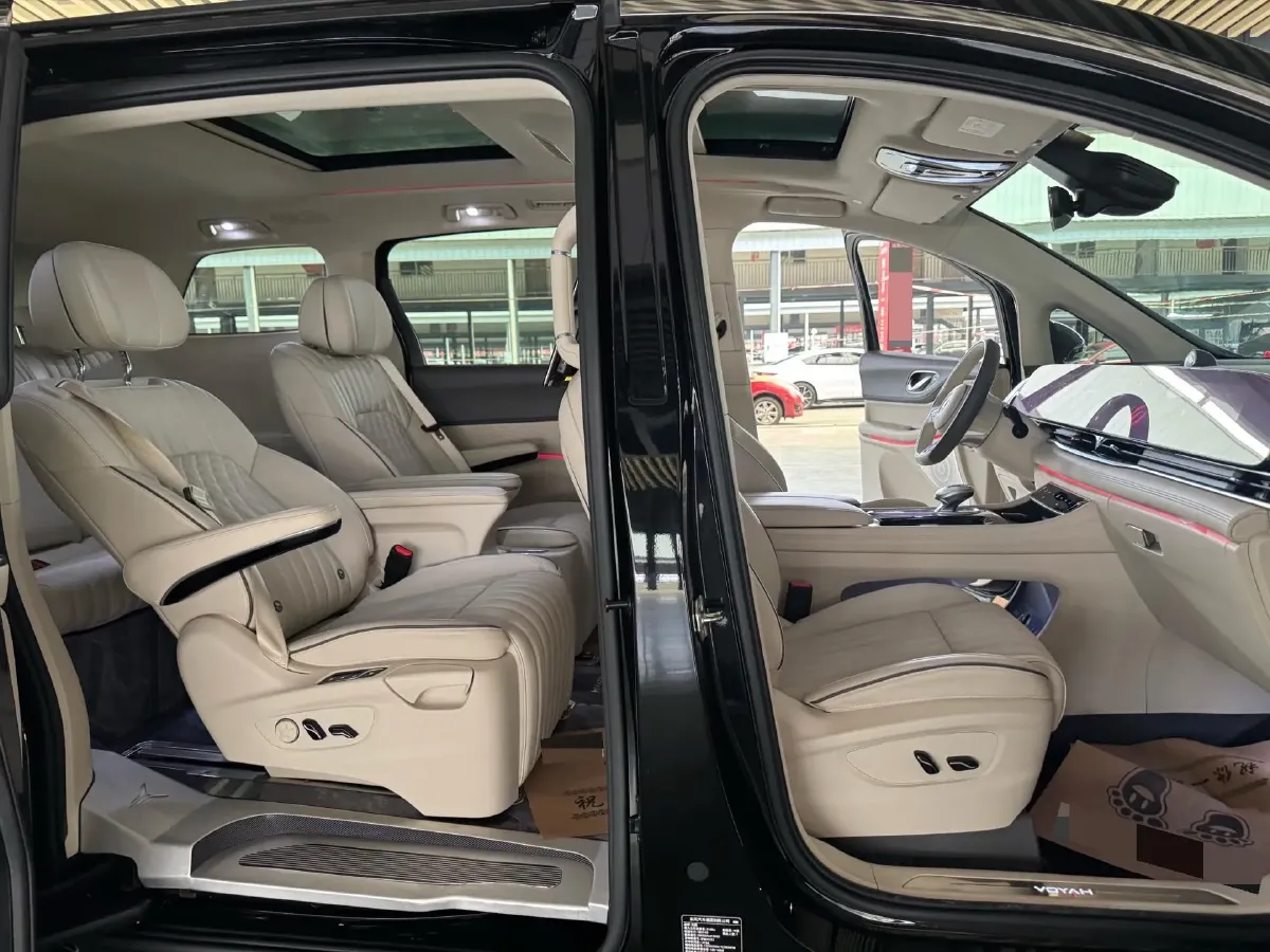 2022 Voyah Dream 1.5T 136HP L4 PHEV 25.57KWH,autocango,china used car exporter,china ev exporter,chinese used car exporter,chinese used ev exporter