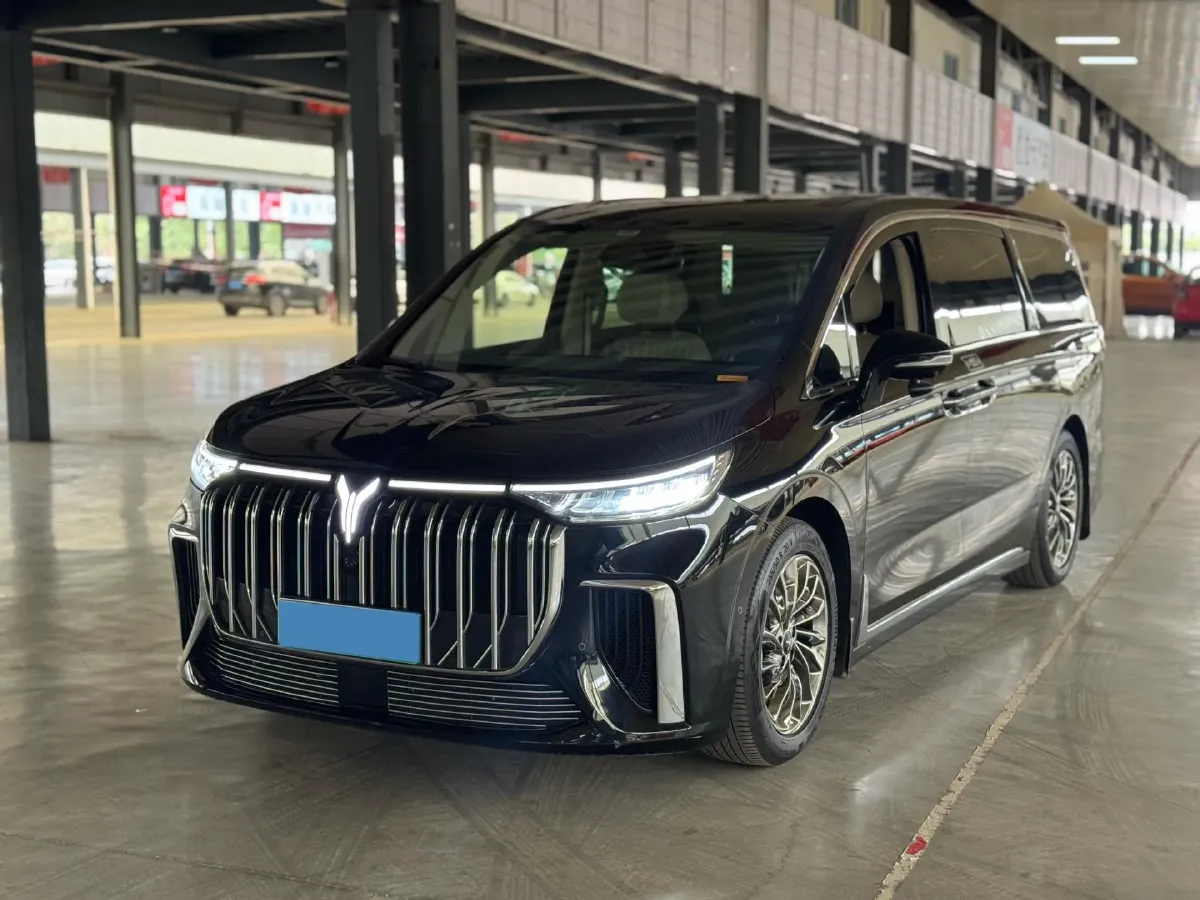 2022 Voyah Dream 1.5T 136HP L4 PHEV 25.57KWH,autocango,china used car exporter,china ev exporter,chinese used car exporter,chinese used ev exporter
