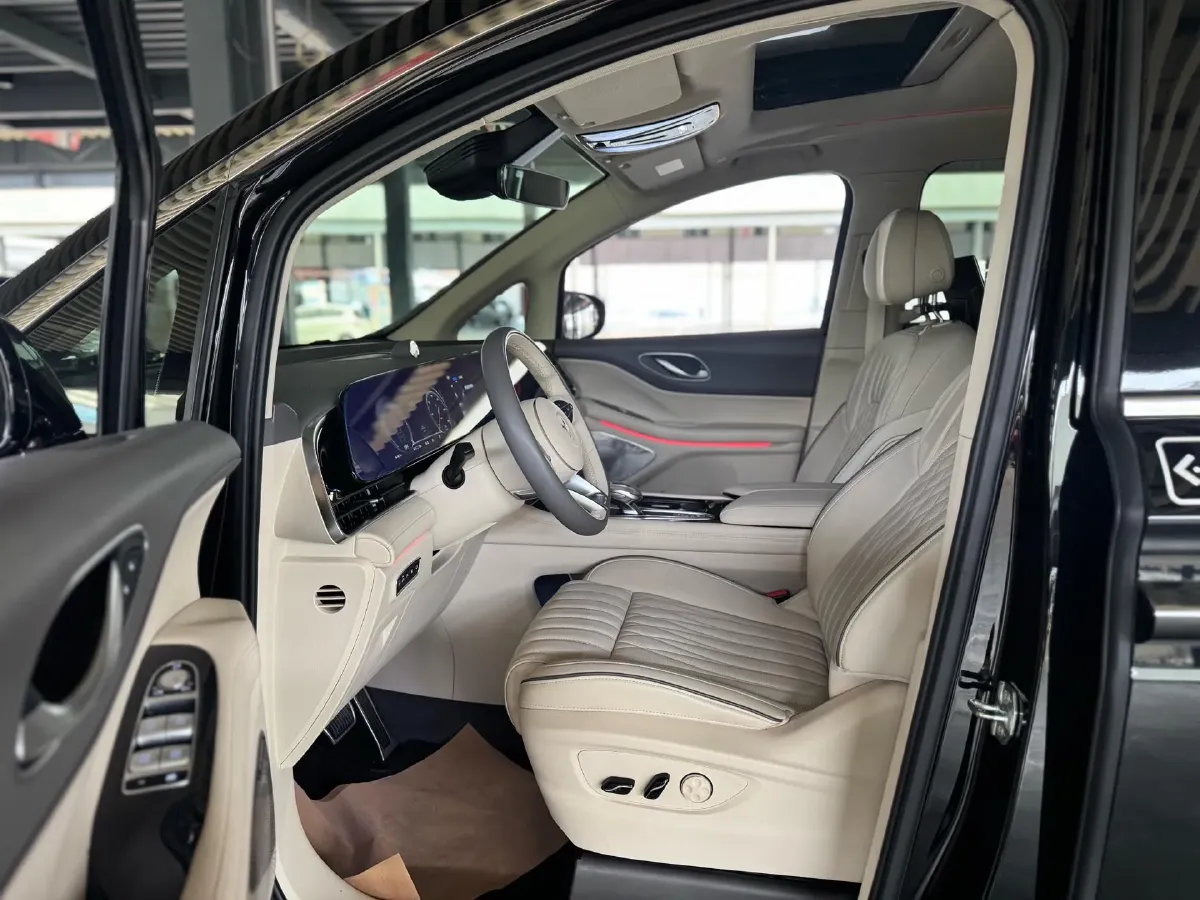 2022 Voyah Dream 1.5T 136HP L4 PHEV 25.57KWH,autocango,china used car exporter,china ev exporter,chinese used car exporter,chinese used ev exporter