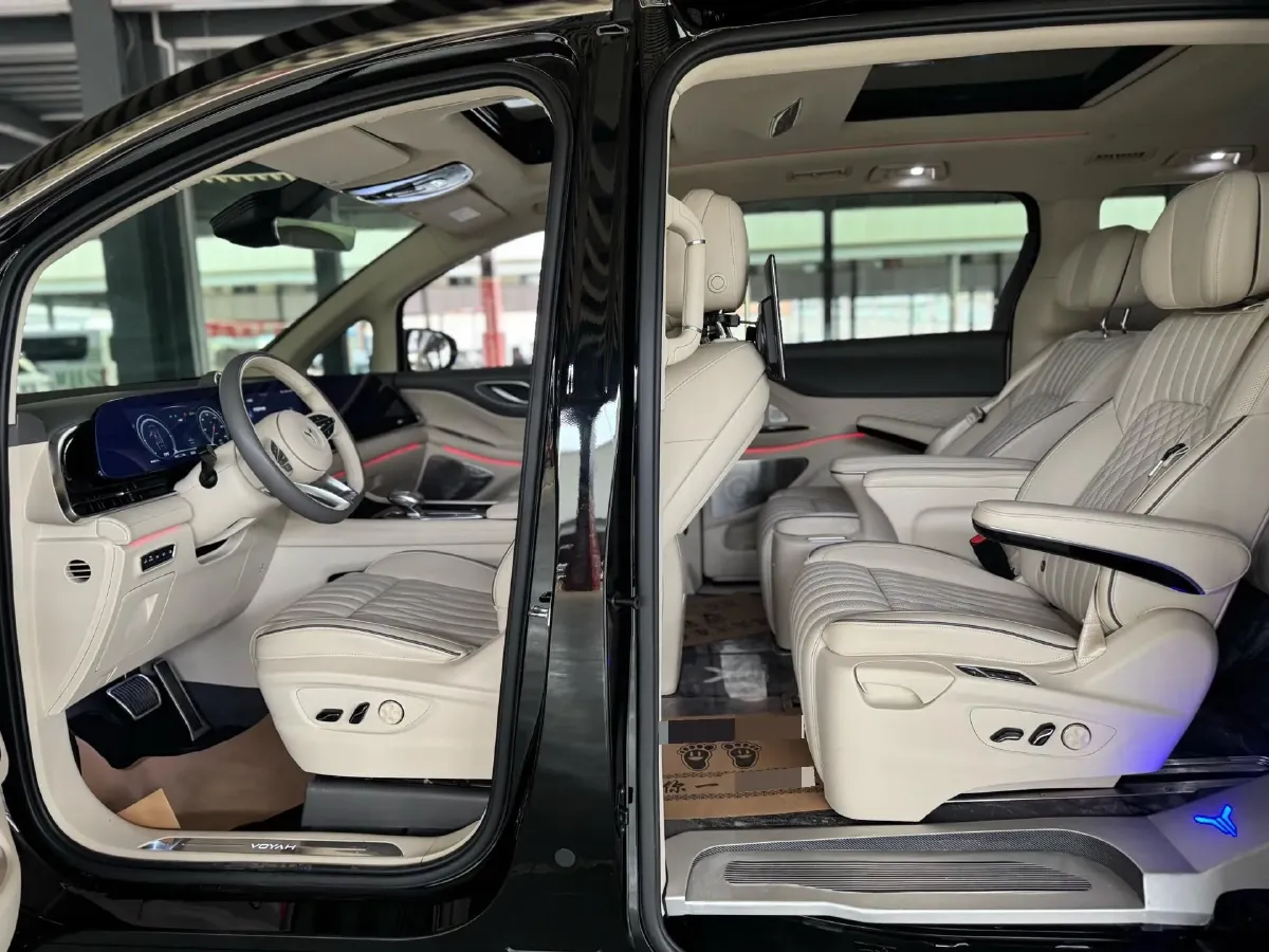 2022 Voyah Dream 1.5T 136HP L4 PHEV 25.57KWH,autocango,china used car exporter,china ev exporter,chinese used car exporter,chinese used ev exporter