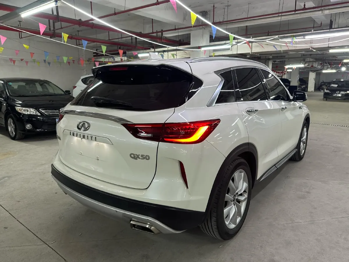 2018 Infiniti QX30 2.0T 211HP L4 7DCT,autocango,china used car exporter,china ev exporter,chinese used car exporter,chinese used ev exporter