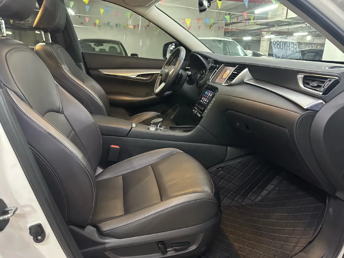 2018 Infiniti QX30 2.0T 211HP L4 7DCT,autocango,china used car exporter,china ev exporter,chinese used car exporter,chinese used ev exporter