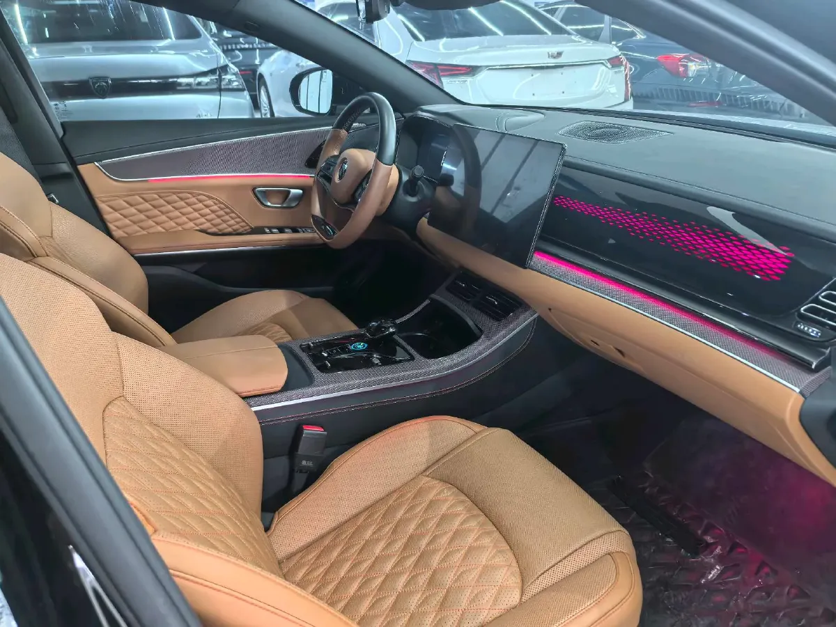 2022 Volkswagen Tiguan L 2.0T 186HP L4 7DCT,autocango,china used car exporter,china ev exporter,chinese used car exporter,chinese used ev exporter