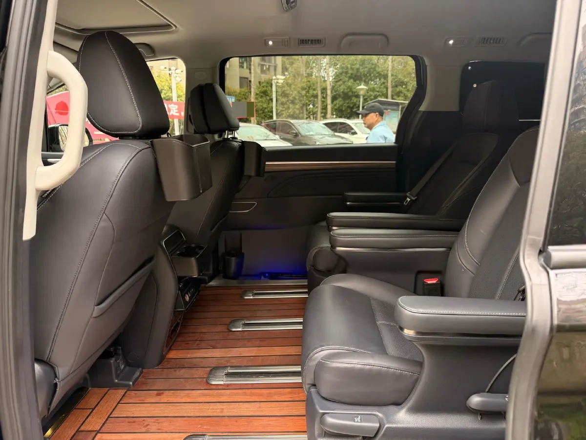 2021 GAC Trumpchi M8 2.0T 252HP L4 8AT,autocango,china used car exporter,china ev exporter,chinese used car exporter,chinese used ev exporter