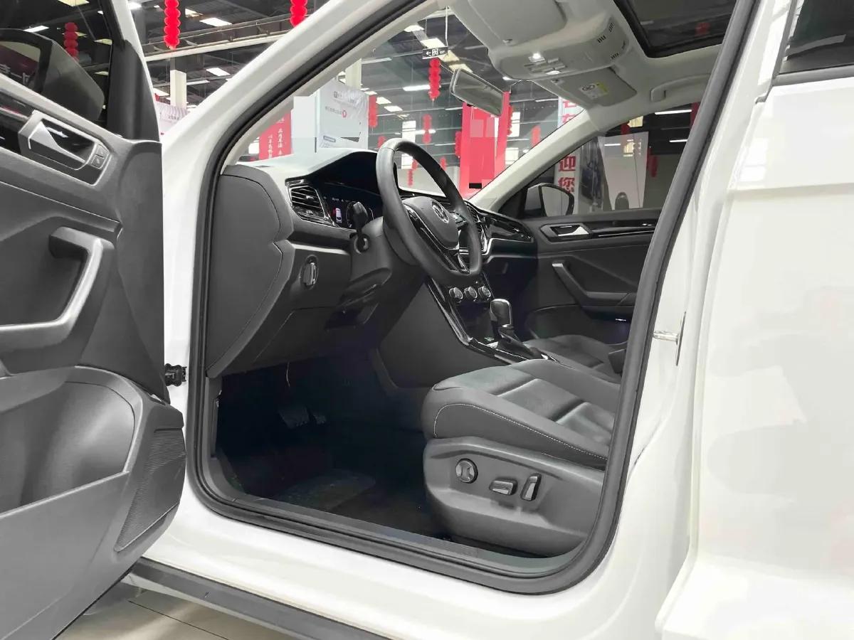 2021 Volkswagen T-Roc 1.4T 150HP L4 7DCT,autocango,china used car exporter,china ev exporter,chinese used car exporter,chinese used ev exporter