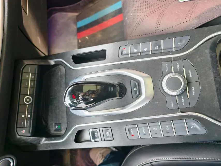 2020 WEY VV6 2.0T 227HP L4 7DCT,autocango,china used car exporter,china ev exporter,chinese used car exporter,chinese used ev exporter