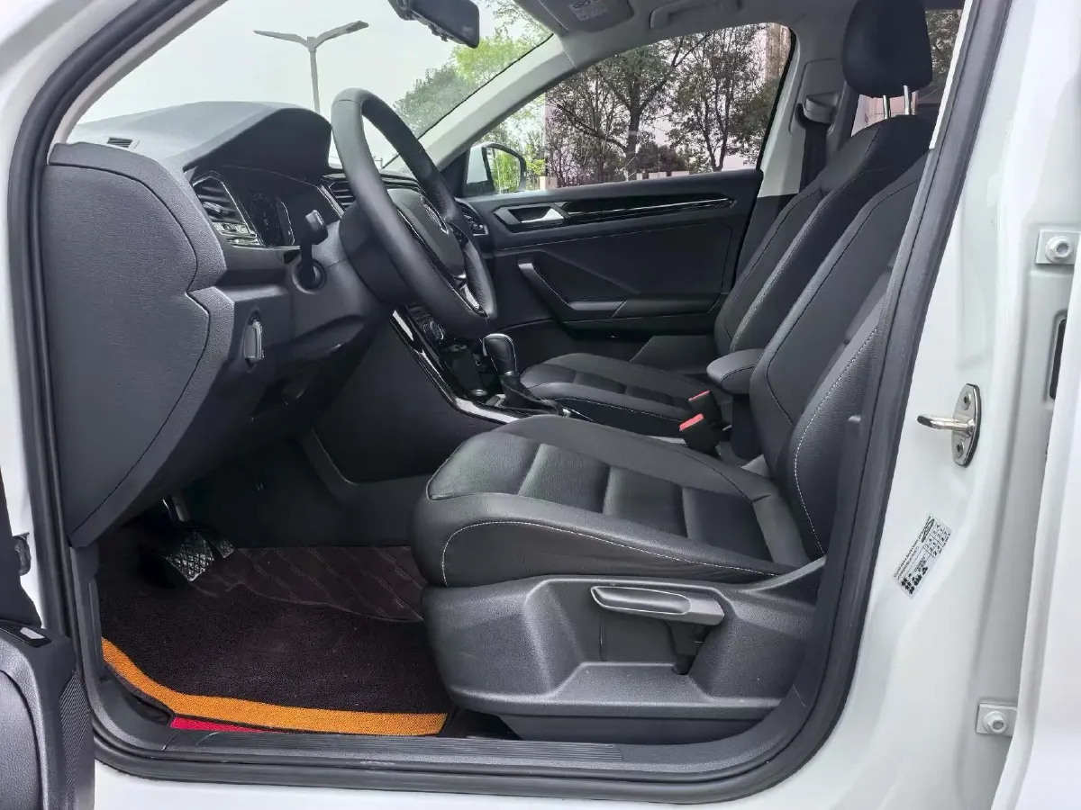 2020 Volkswagen T-Roc 1.4T 150HP L4 7DCT,autocango,china used car exporter,china ev exporter,chinese used car exporter,chinese used ev exporter