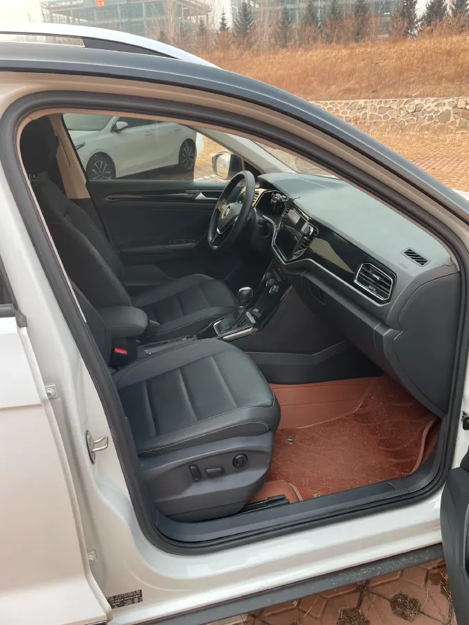 2022 Volkswagen T-Roc 1.4T 150HP L4 7DCT,autocango,china used car exporter,china ev exporter,chinese used car exporter,chinese used ev exporter