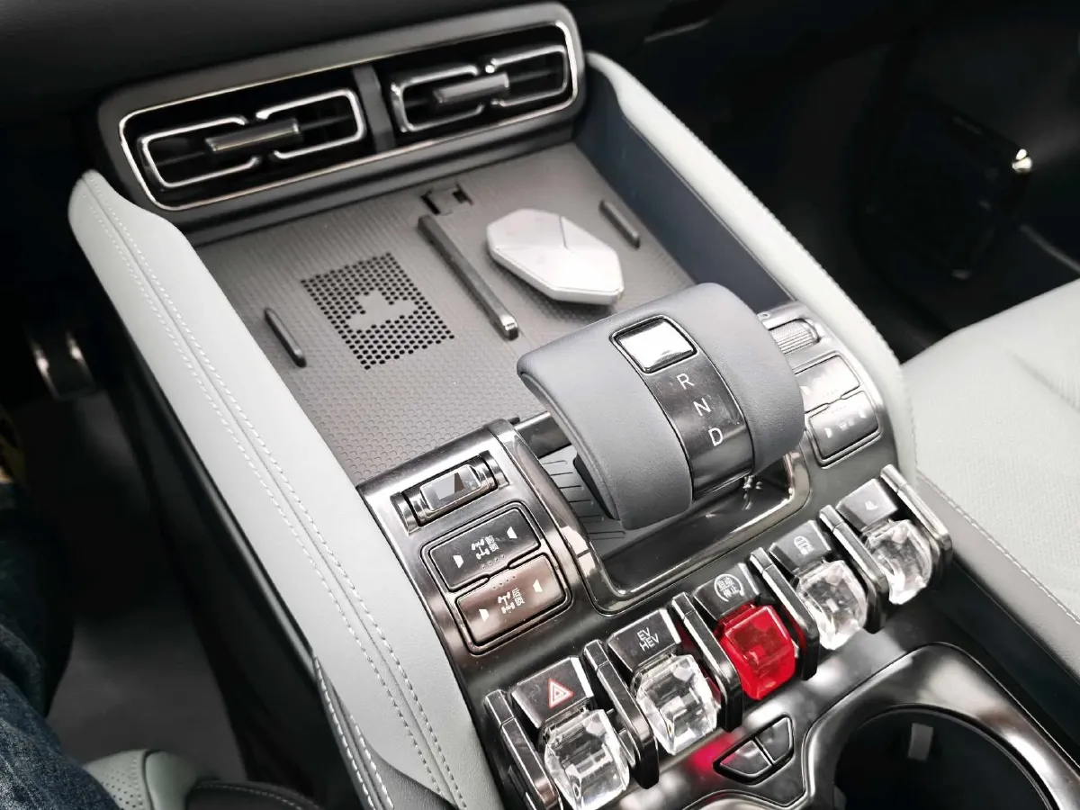 2023 FangChengBao Bao 5 1.5T 194HP L4 E-CVT PHEV 31.8KWH,autocango,china used car exporter,china ev exporter,chinese used car exporter,chinese used ev exporter