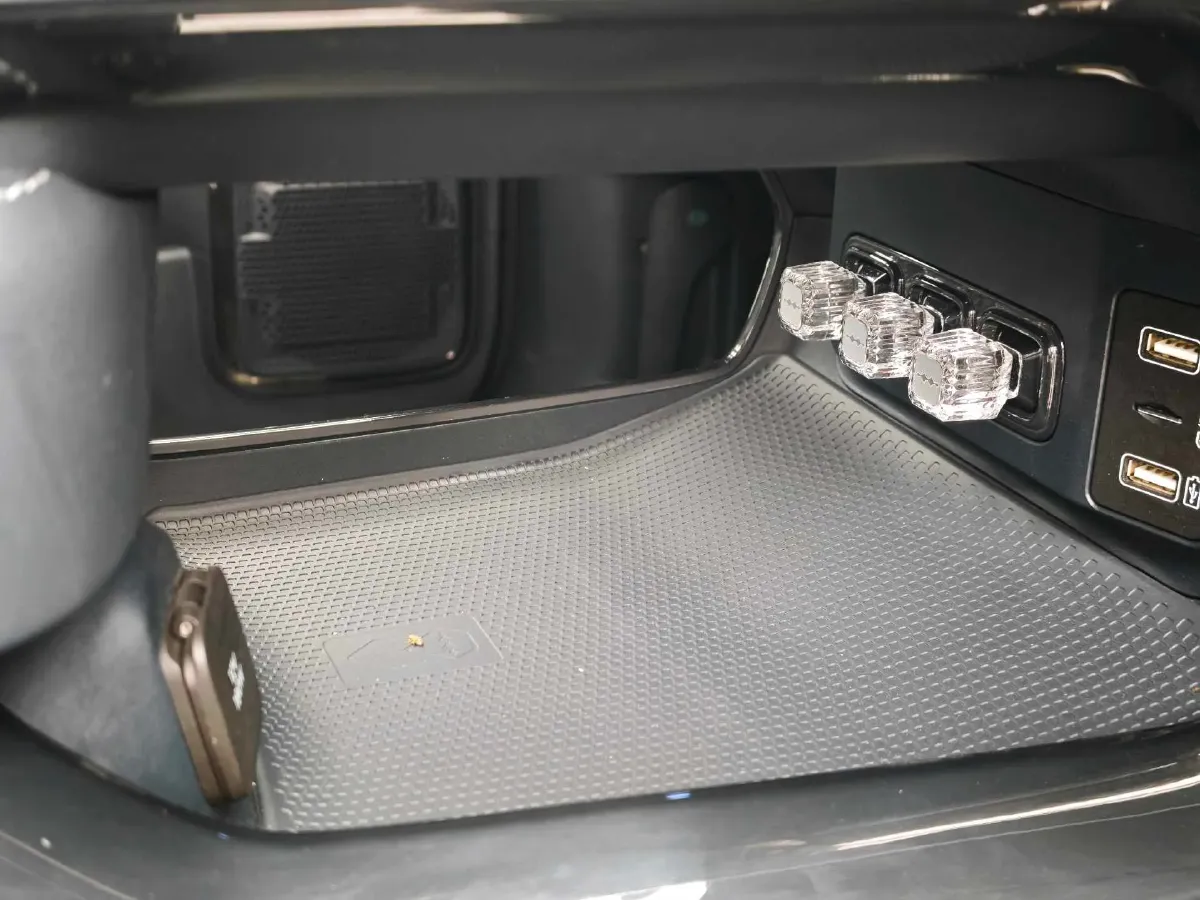 2023 FangChengBao Bao 5 1.5T 194HP L4 E-CVT PHEV 31.8KWH,autocango,china used car exporter,china ev exporter,chinese used car exporter,chinese used ev exporter