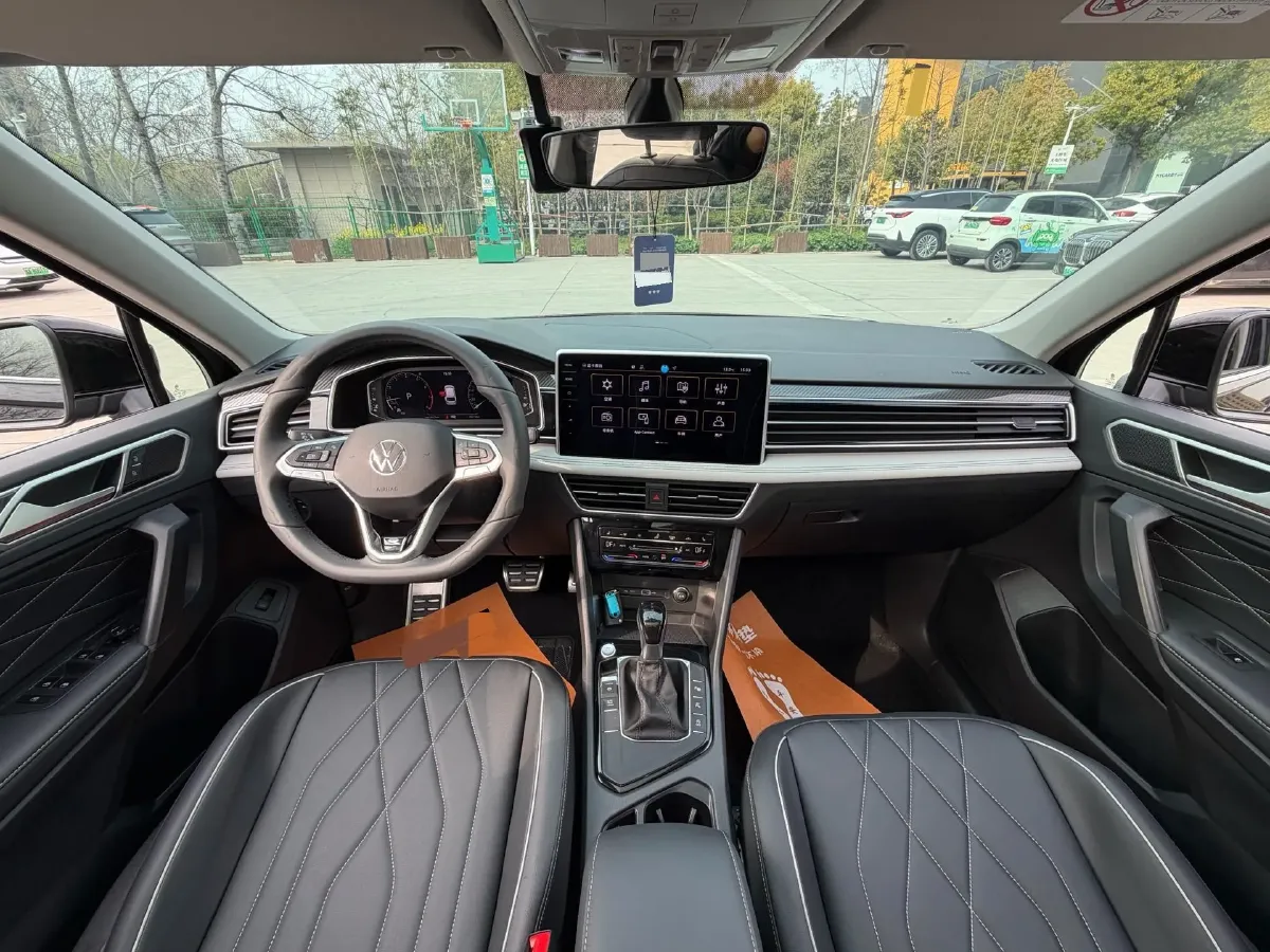 2024 Volkswagen Tiguan L 2.0T 186HP L4 7DCT,autocango,china used car exporter,china ev exporter,chinese used car exporter,chinese used ev exporter