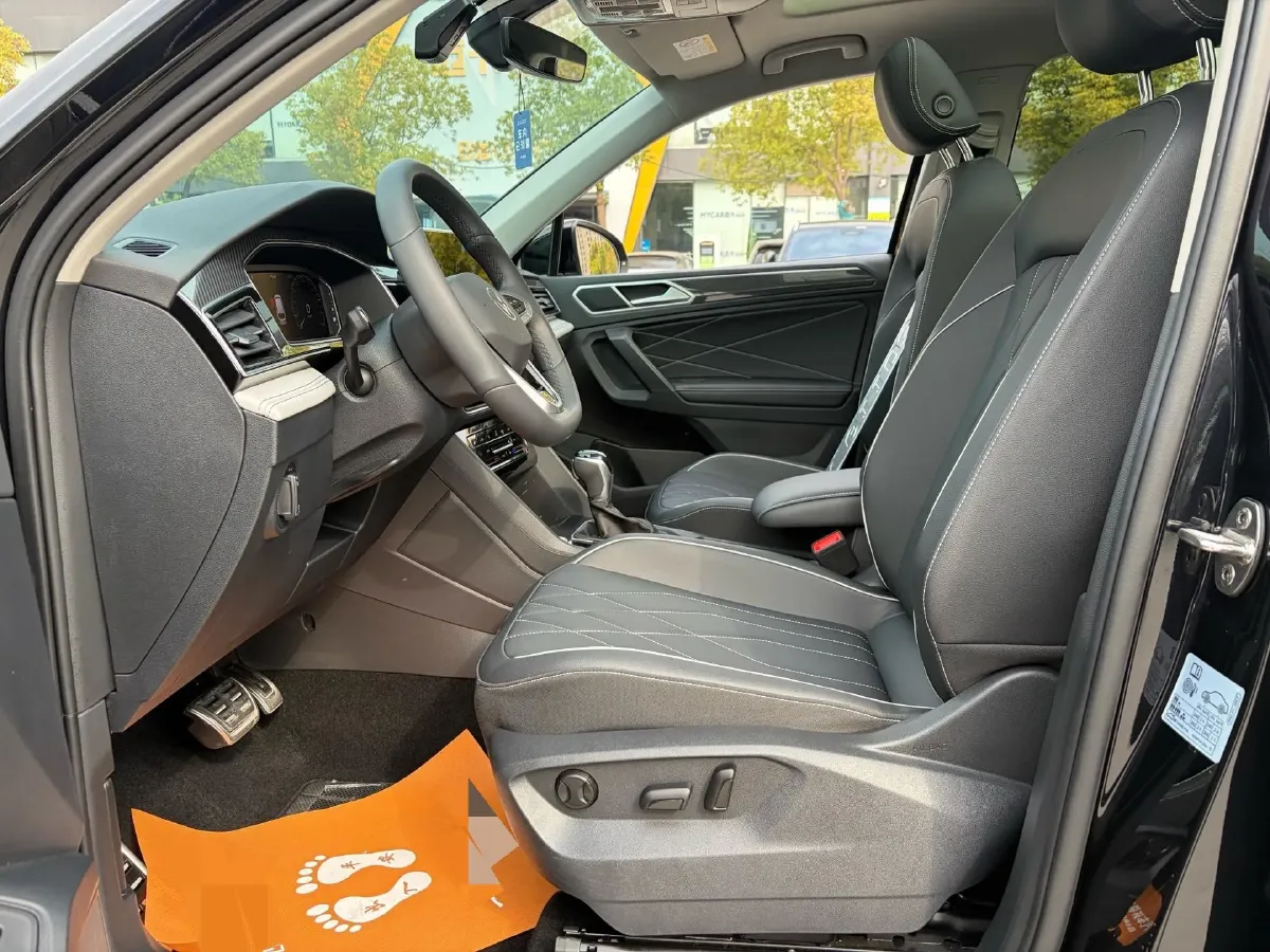 2024 Volkswagen Tiguan L 2.0T 186HP L4 7DCT,autocango,china used car exporter,china ev exporter,chinese used car exporter,chinese used ev exporter