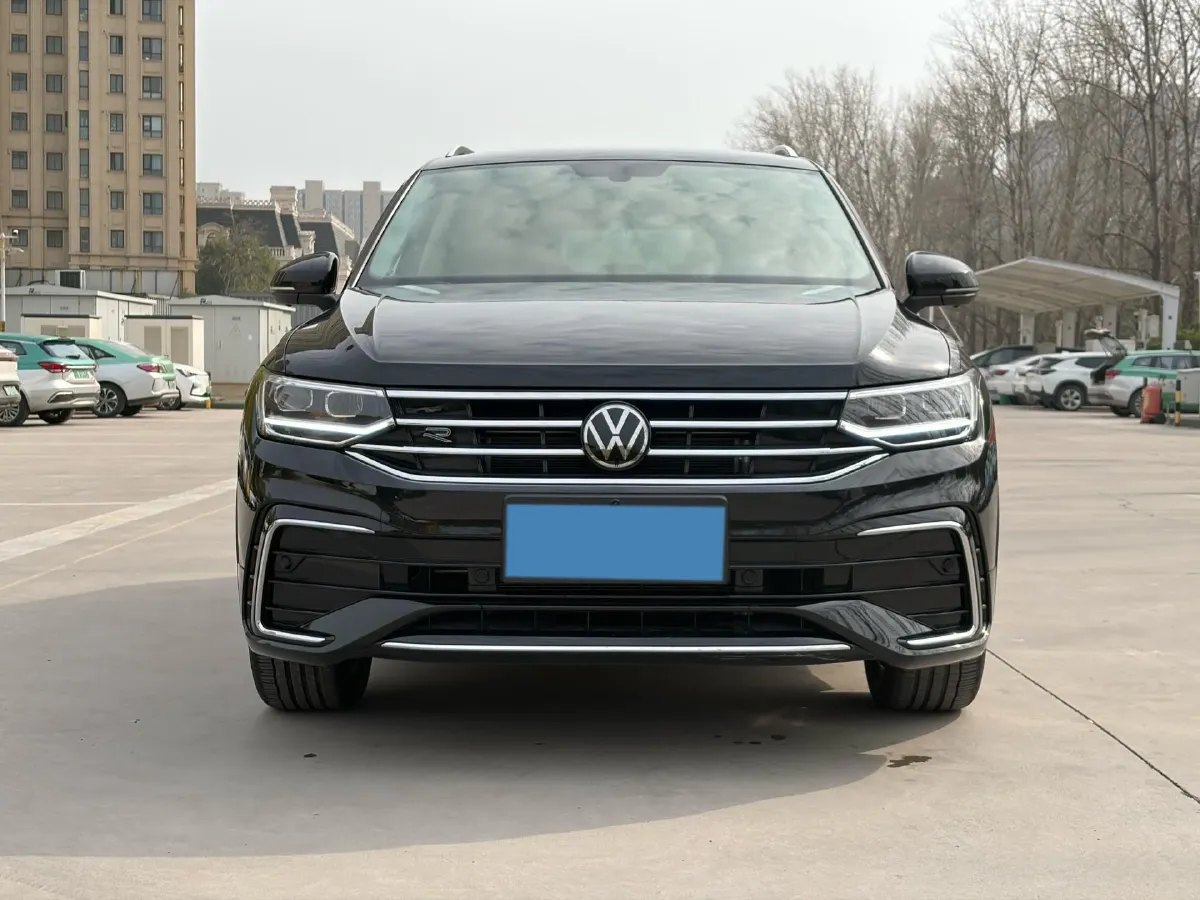 2024 Volkswagen Tiguan L 2.0T 186HP L4 7DCT,autocango,china used car exporter,china ev exporter,chinese used car exporter,chinese used ev exporter
