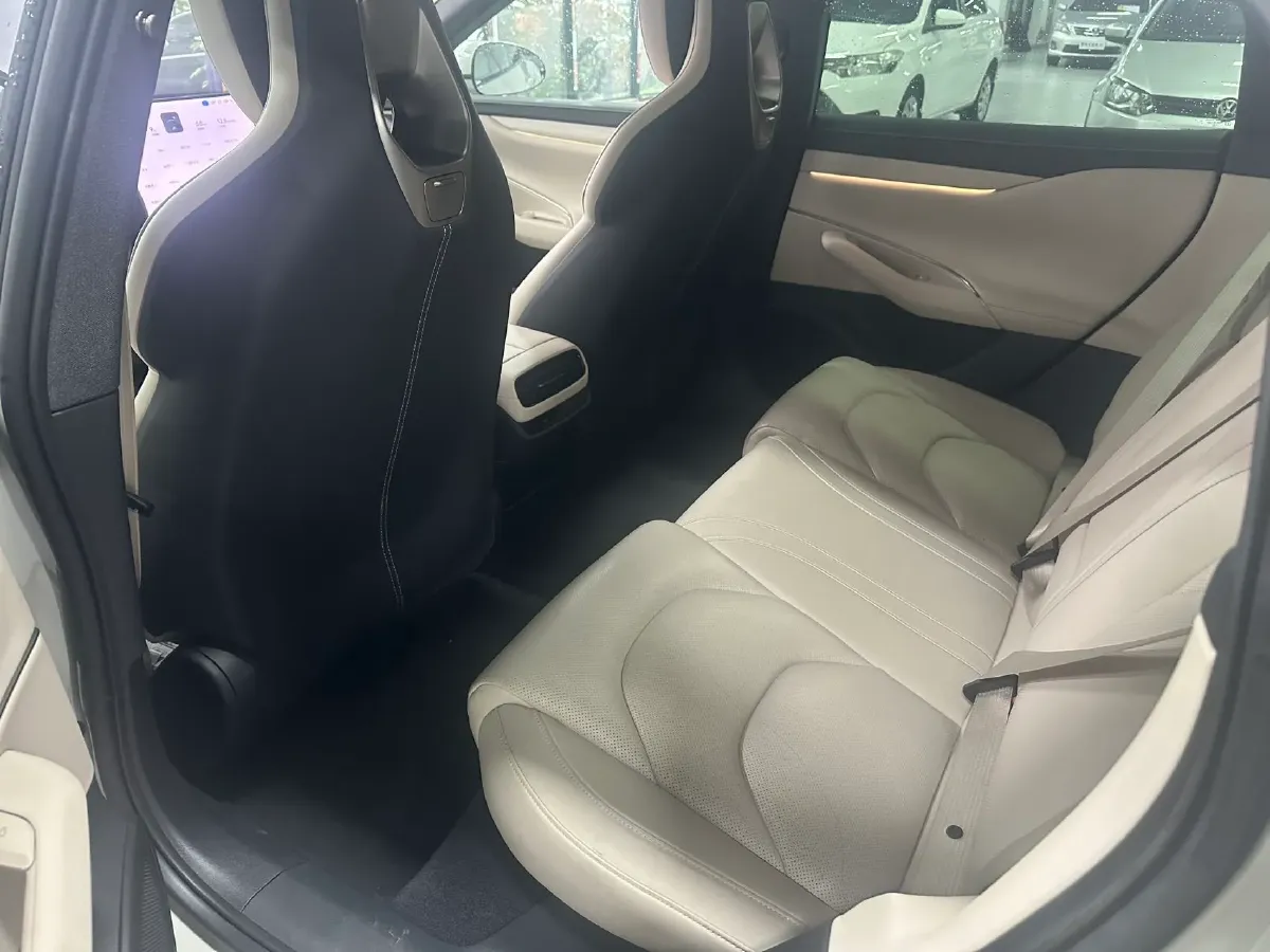 2024 MI SU7 BEV 73.6KWH,autocango,china used car exporter,china ev exporter,chinese used car exporter,chinese used ev exporter