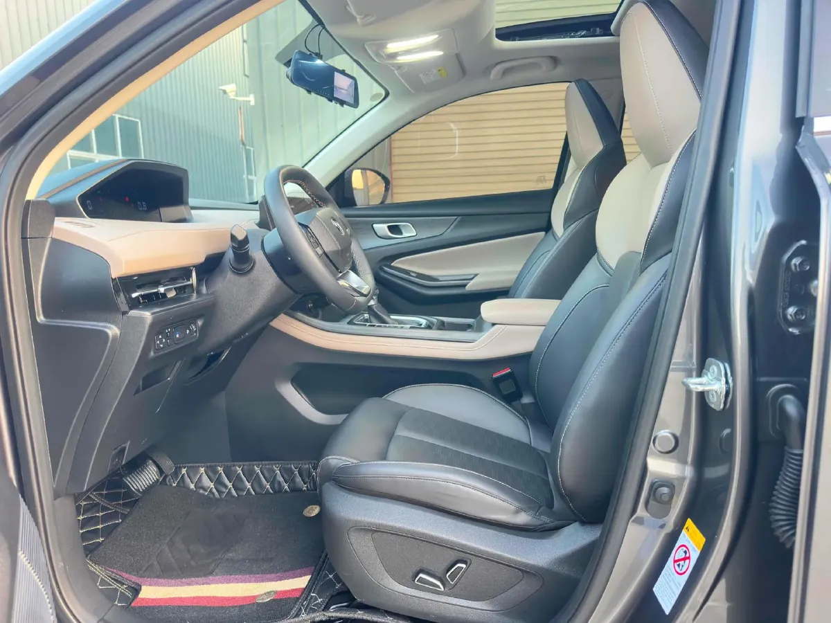 2022 ChangAn UNI-V 1.5T 188HP L4 7DCT,autocango,china used car exporter,china ev exporter,chinese used car exporter,chinese used ev exporter