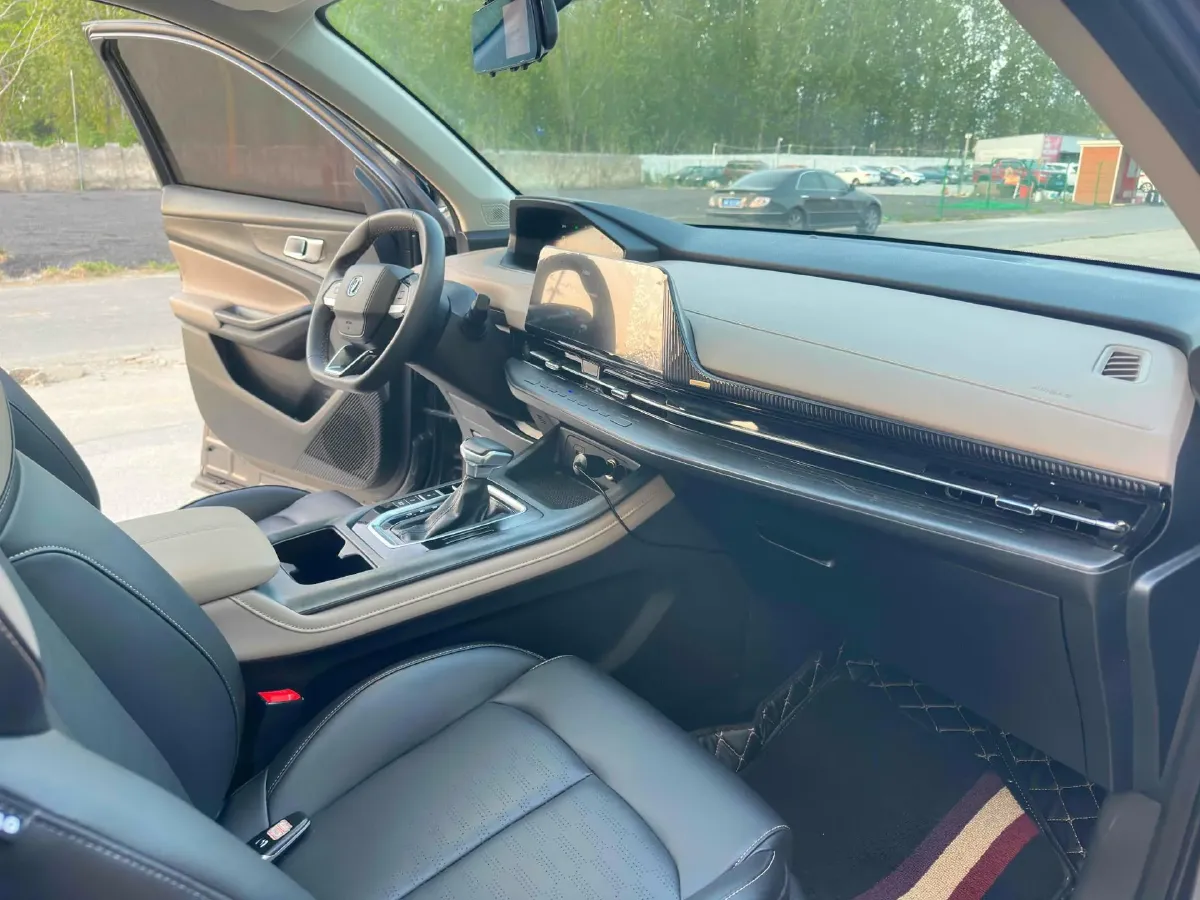 2022 ChangAn UNI-V 1.5T 188HP L4 7DCT,autocango,china used car exporter,china ev exporter,chinese used car exporter,chinese used ev exporter