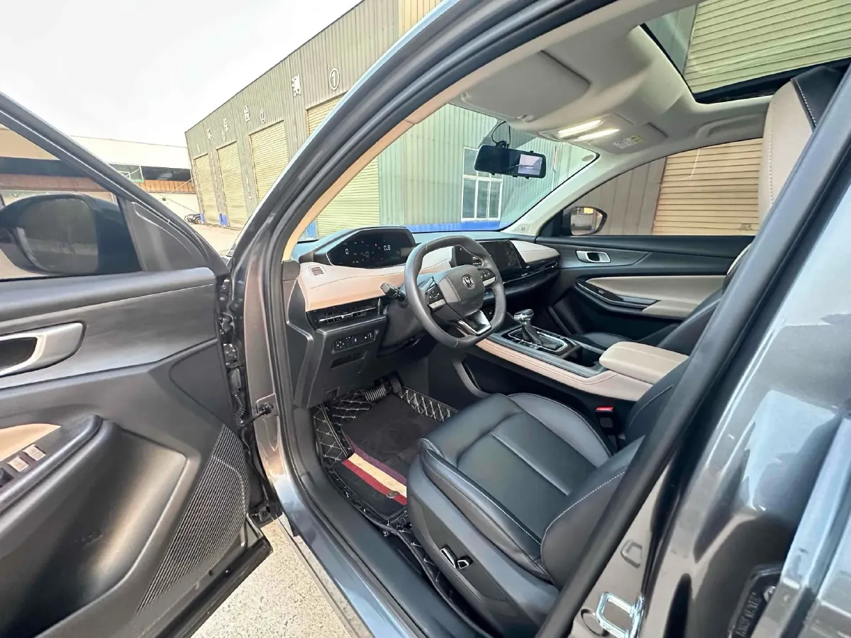 2022 ChangAn UNI-V 1.5T 188HP L4 7DCT,autocango,china used car exporter,china ev exporter,chinese used car exporter,chinese used ev exporter