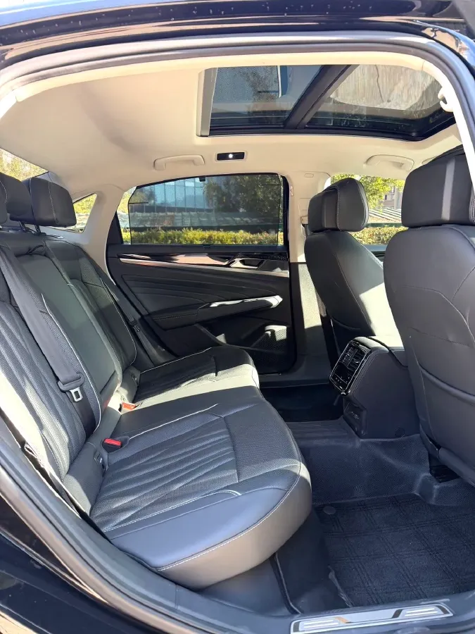 2023 Volkswagen Passat 2.0T 186HP L4 7DCT,autocango,china used car exporter,china ev exporter,chinese used car exporter,chinese used ev exporter