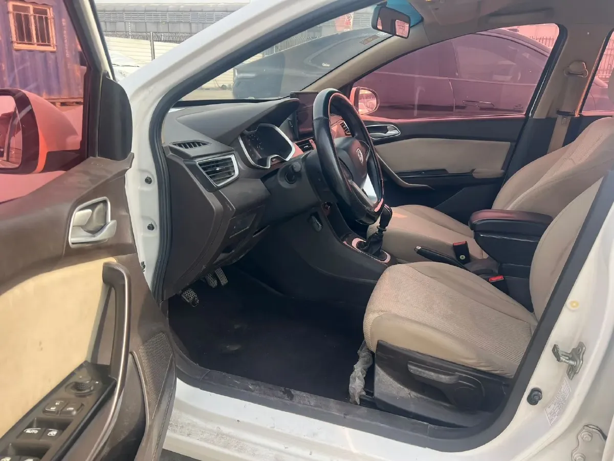 2017 BaoJun 310W 1.5L 112HP L4 6MT,autocango,china used car exporter,china ev exporter,chinese used car exporter,chinese used ev exporter