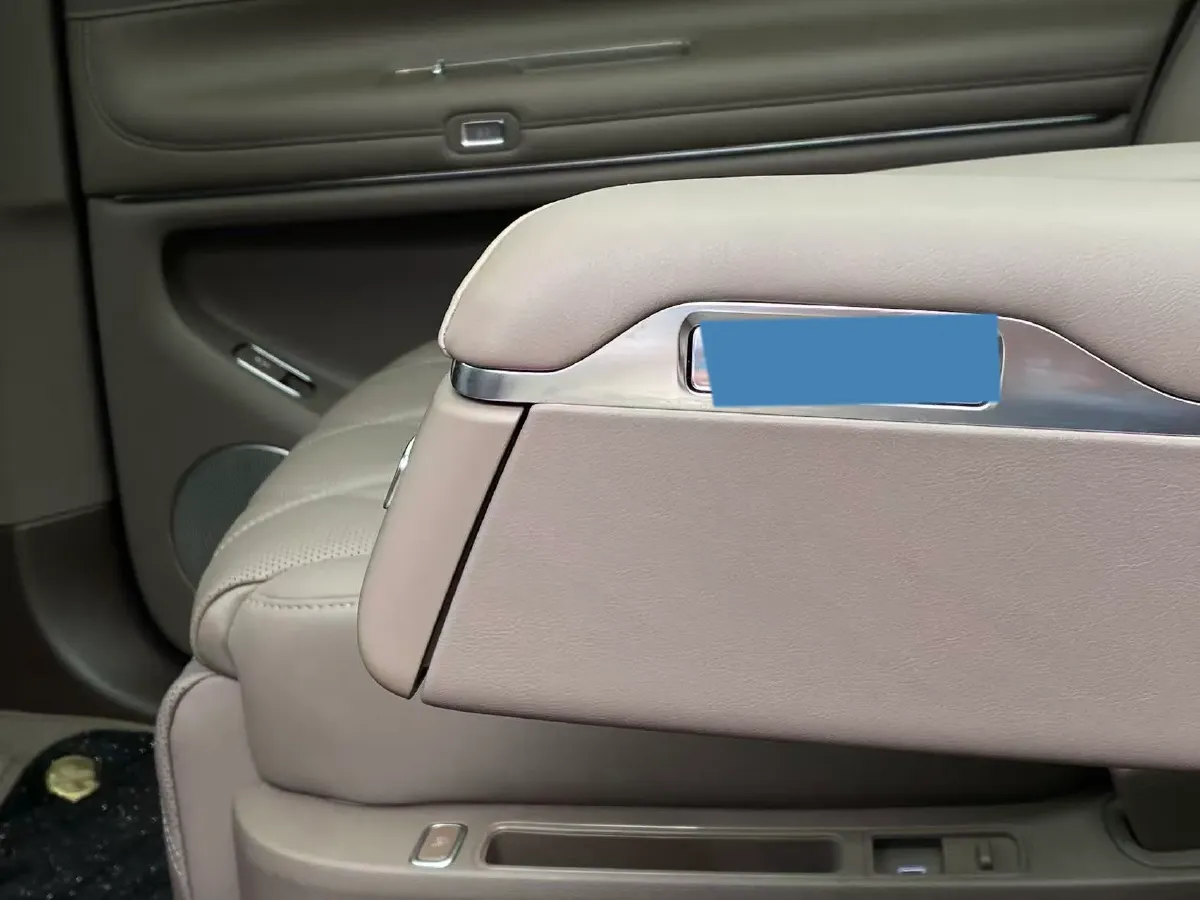 2025 AITO AITO M9 REEV 160HP REEV 52KWH,autocango,china used car exporter,china ev exporter,chinese used car exporter,chinese used ev exporter