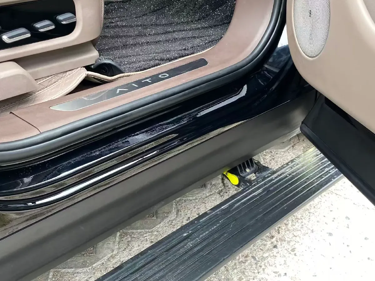 2025 AITO AITO M9 REEV 160HP REEV 52KWH,autocango,china used car exporter,china ev exporter,chinese used car exporter,chinese used ev exporter