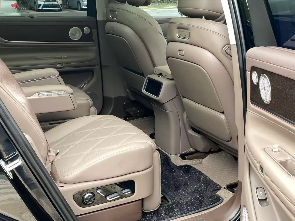 2025 AITO AITO M9 REEV 160HP REEV 52KWH,autocango,china used car exporter,china ev exporter,chinese used car exporter,chinese used ev exporter