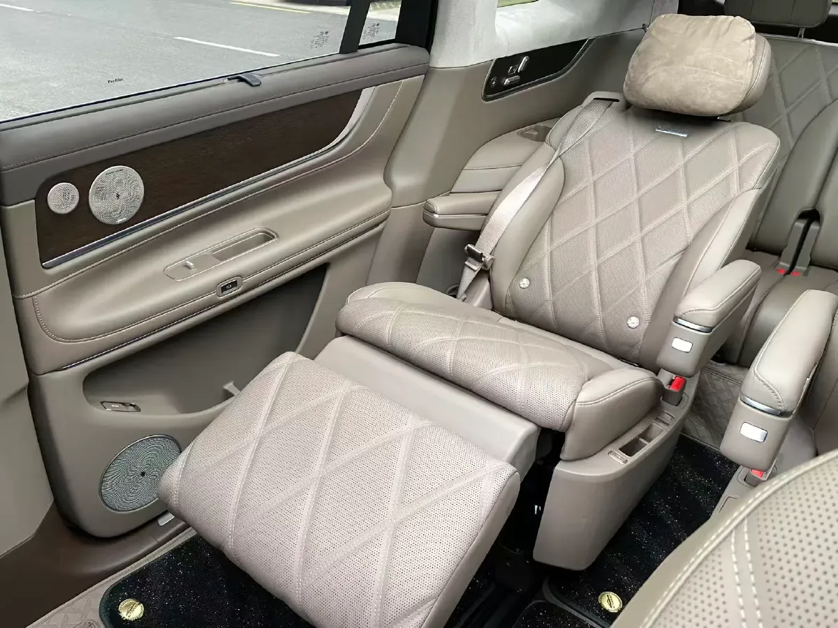 2025 AITO AITO M9 REEV 160HP REEV 52KWH,autocango,china used car exporter,china ev exporter,chinese used car exporter,chinese used ev exporter