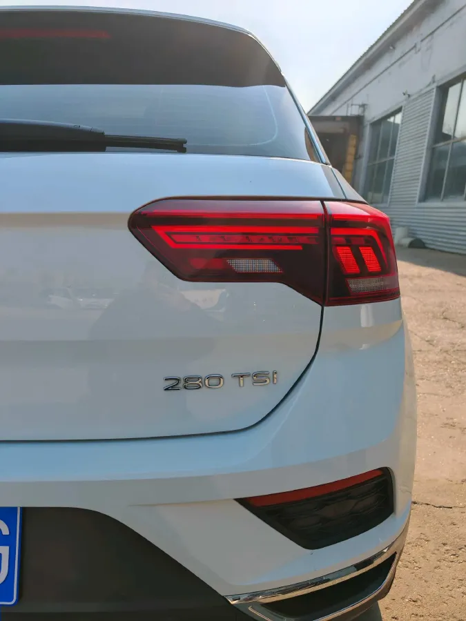 2021 Volkswagen T-Roc 1.4T 150HP L4 7DCT,autocango,china used car exporter,china ev exporter,chinese used car exporter,chinese used ev exporter