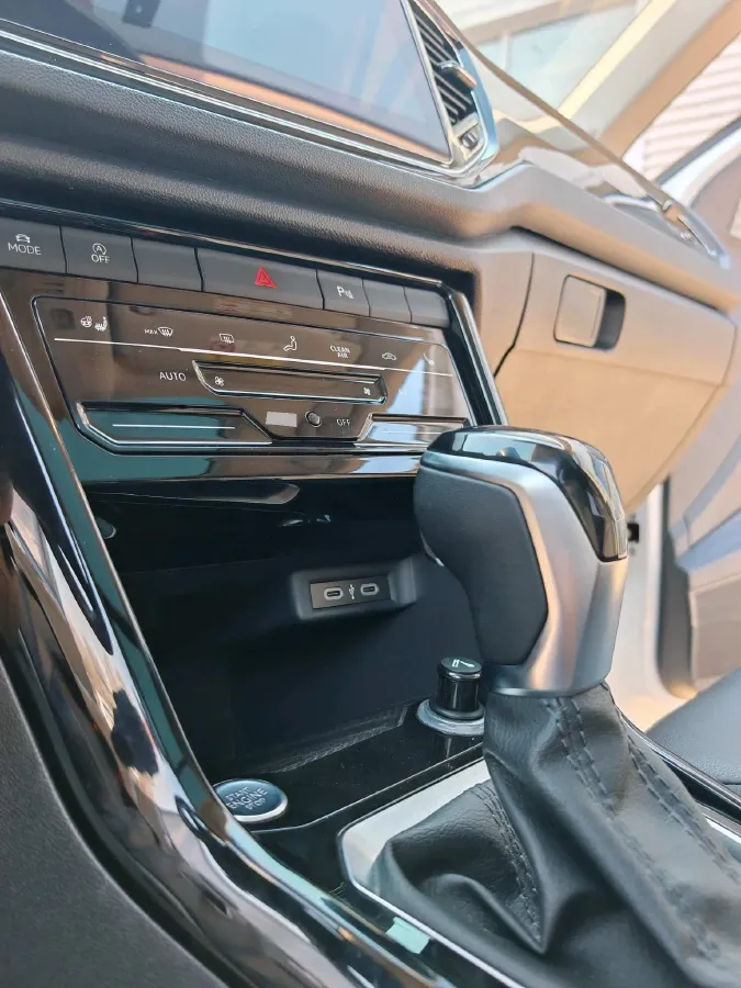 2021 Volkswagen T-Roc 1.4T 150HP L4 7DCT,autocango,china used car exporter,china ev exporter,chinese used car exporter,chinese used ev exporter