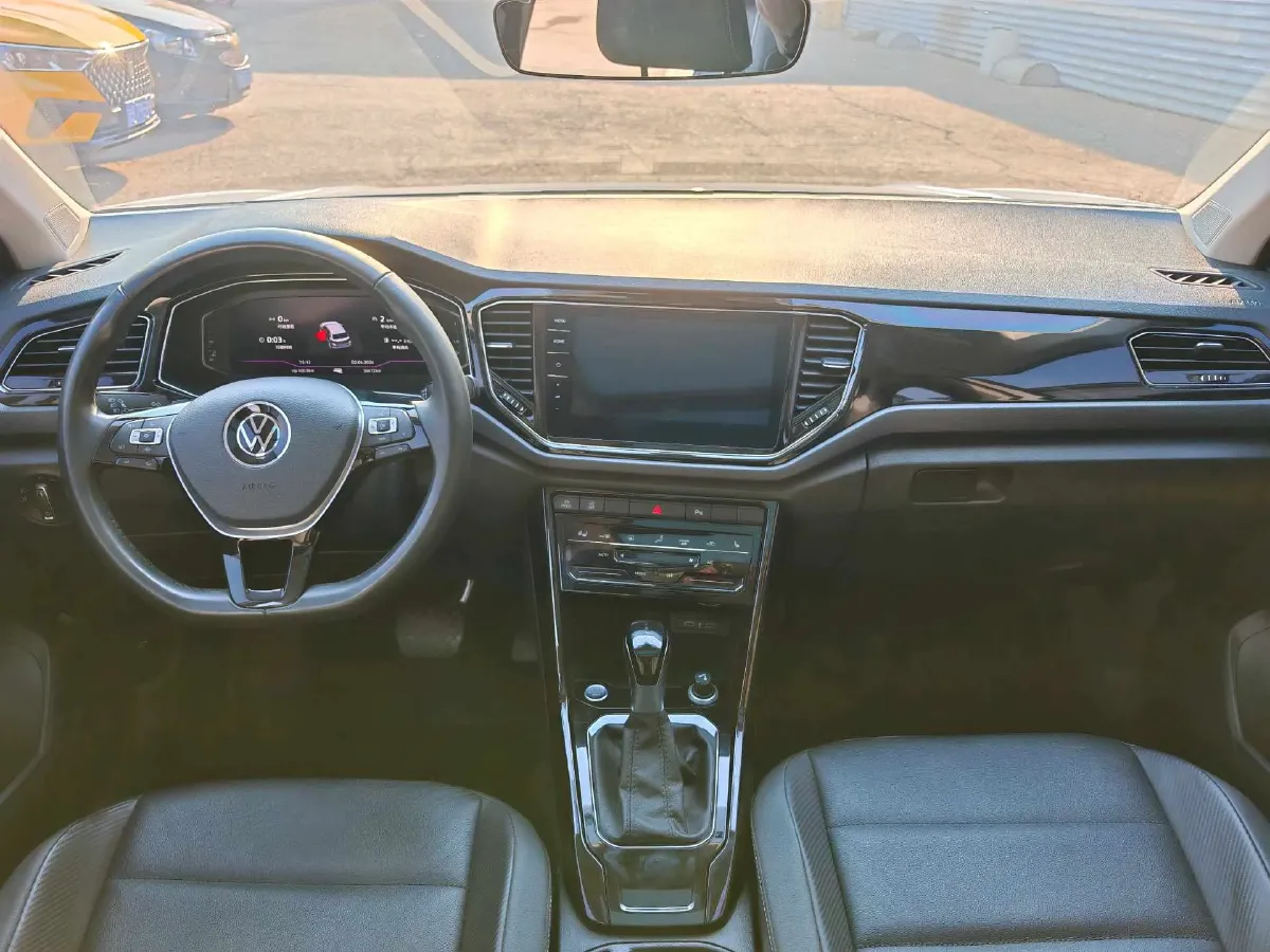 2021 Volkswagen T-Roc 1.4T 150HP L4 7DCT,autocango,china used car exporter,china ev exporter,chinese used car exporter,chinese used ev exporter