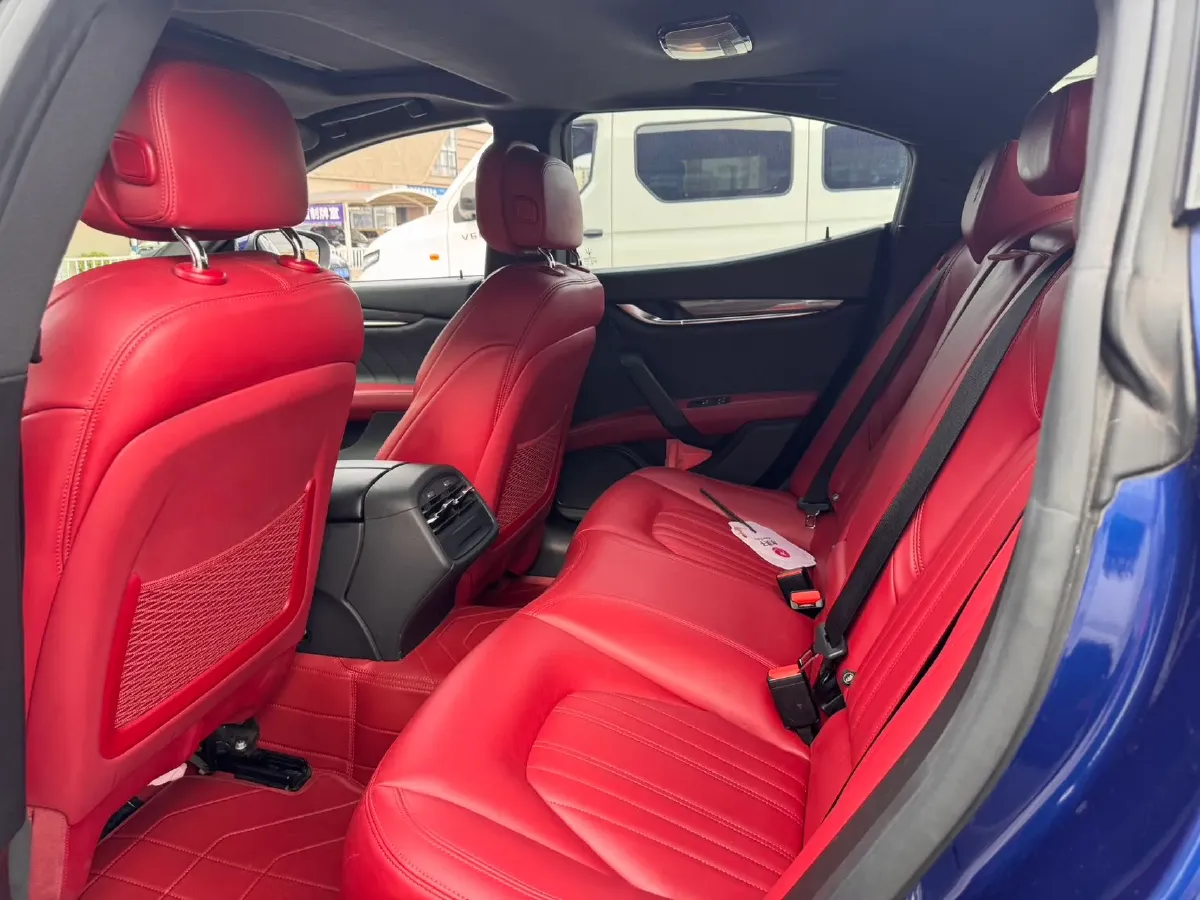 2021 Maserati Ghibli 2.0T 330HP L4 8AT,autocango,china used car exporter,china ev exporter,chinese used car exporter,chinese used ev exporter