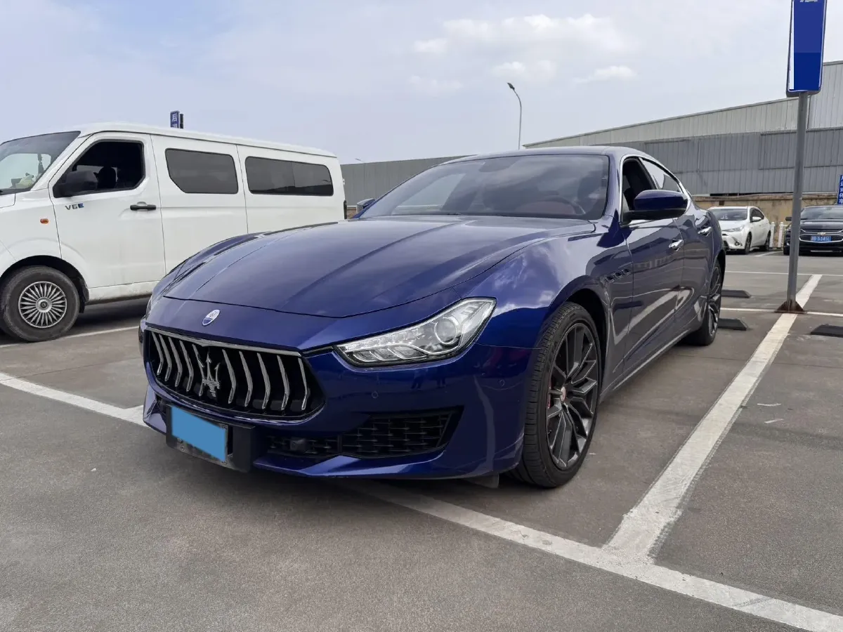 2021 Maserati Ghibli 2.0T 330HP L4 8AT,autocango,china used car exporter,china ev exporter,chinese used car exporter,chinese used ev exporter