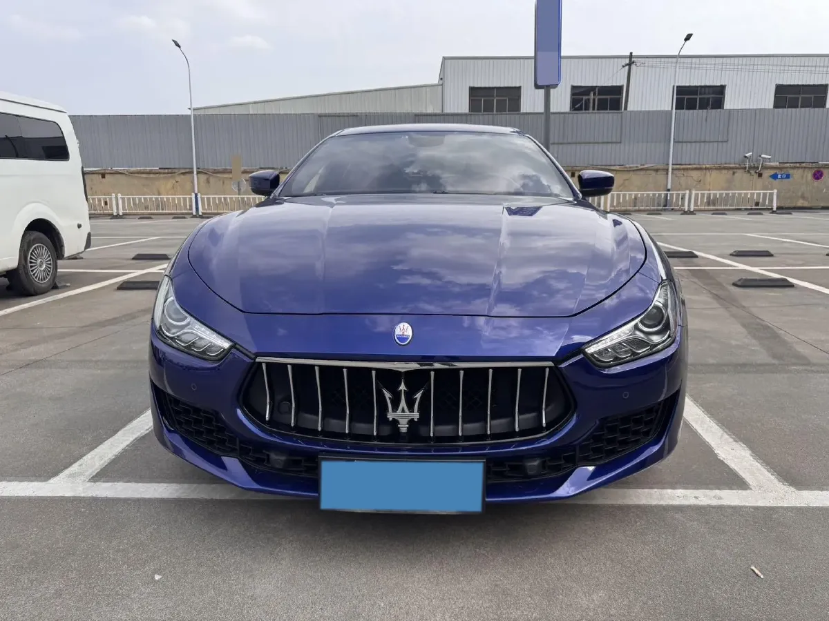 2021 Maserati Ghibli 2.0T 330HP L4 8AT,autocango,china used car exporter,china ev exporter,chinese used car exporter,chinese used ev exporter