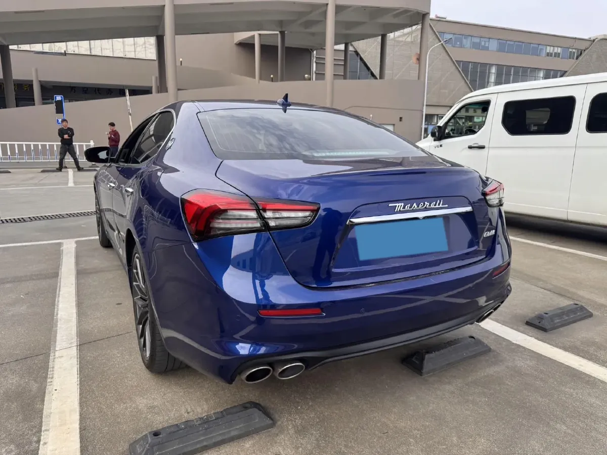 2021 Maserati Ghibli 2.0T 330HP L4 8AT,autocango,china used car exporter,china ev exporter,chinese used car exporter,chinese used ev exporter