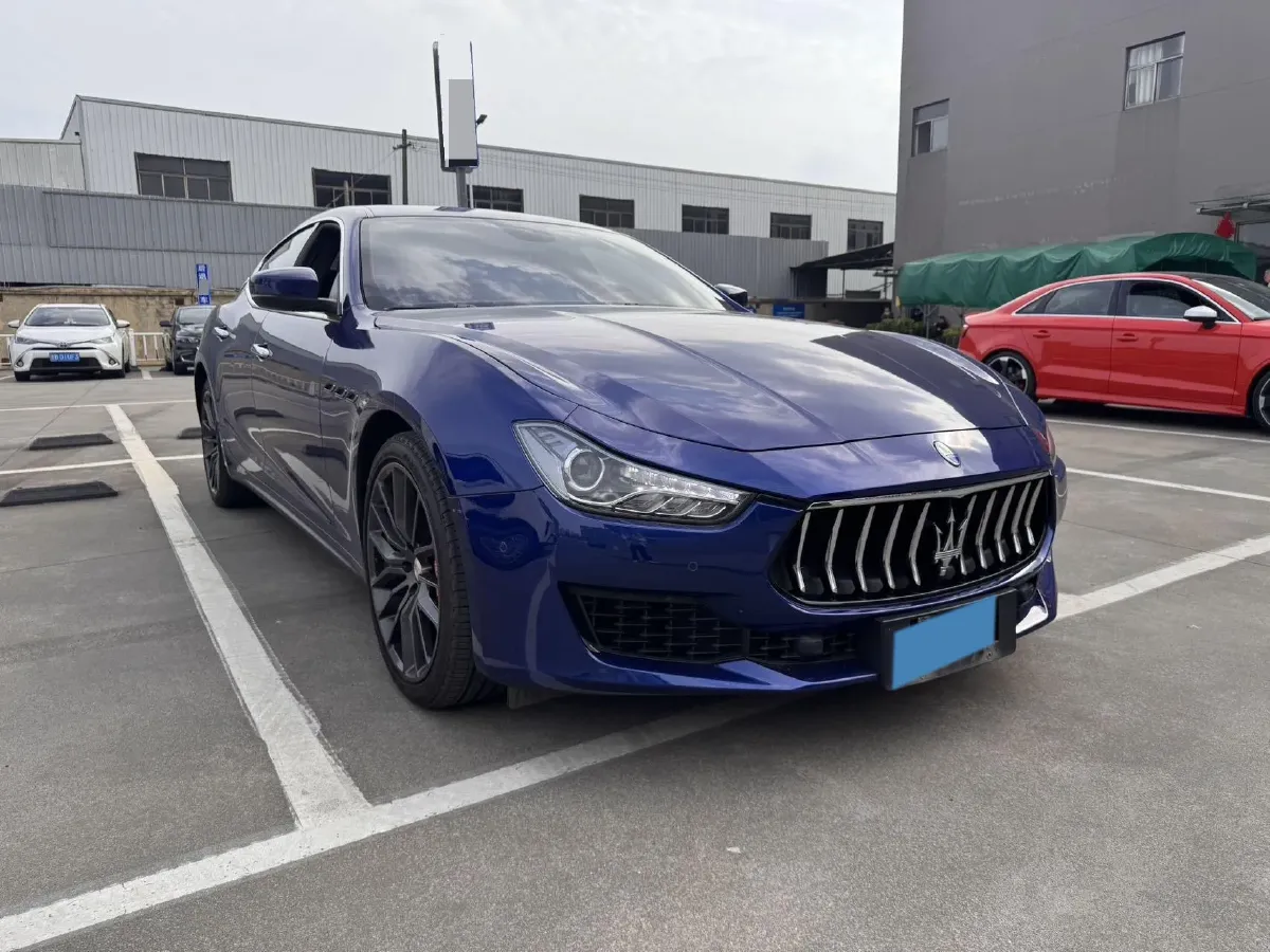 2021 Maserati Ghibli 2.0T 330HP L4 8AT,autocango,china used car exporter,china ev exporter,chinese used car exporter,chinese used ev exporter