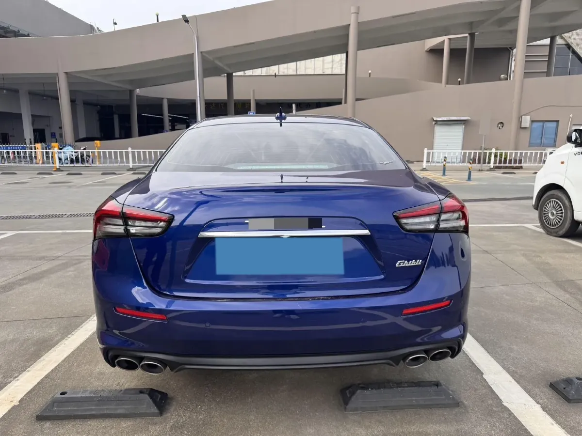 2021 Maserati Ghibli 2.0T 330HP L4 8AT,autocango,china used car exporter,china ev exporter,chinese used car exporter,chinese used ev exporter