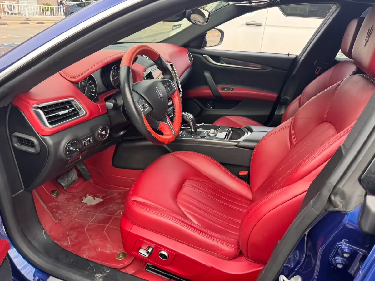 2021 Maserati Ghibli 2.0T 330HP L4 8AT,autocango,china used car exporter,china ev exporter,chinese used car exporter,chinese used ev exporter