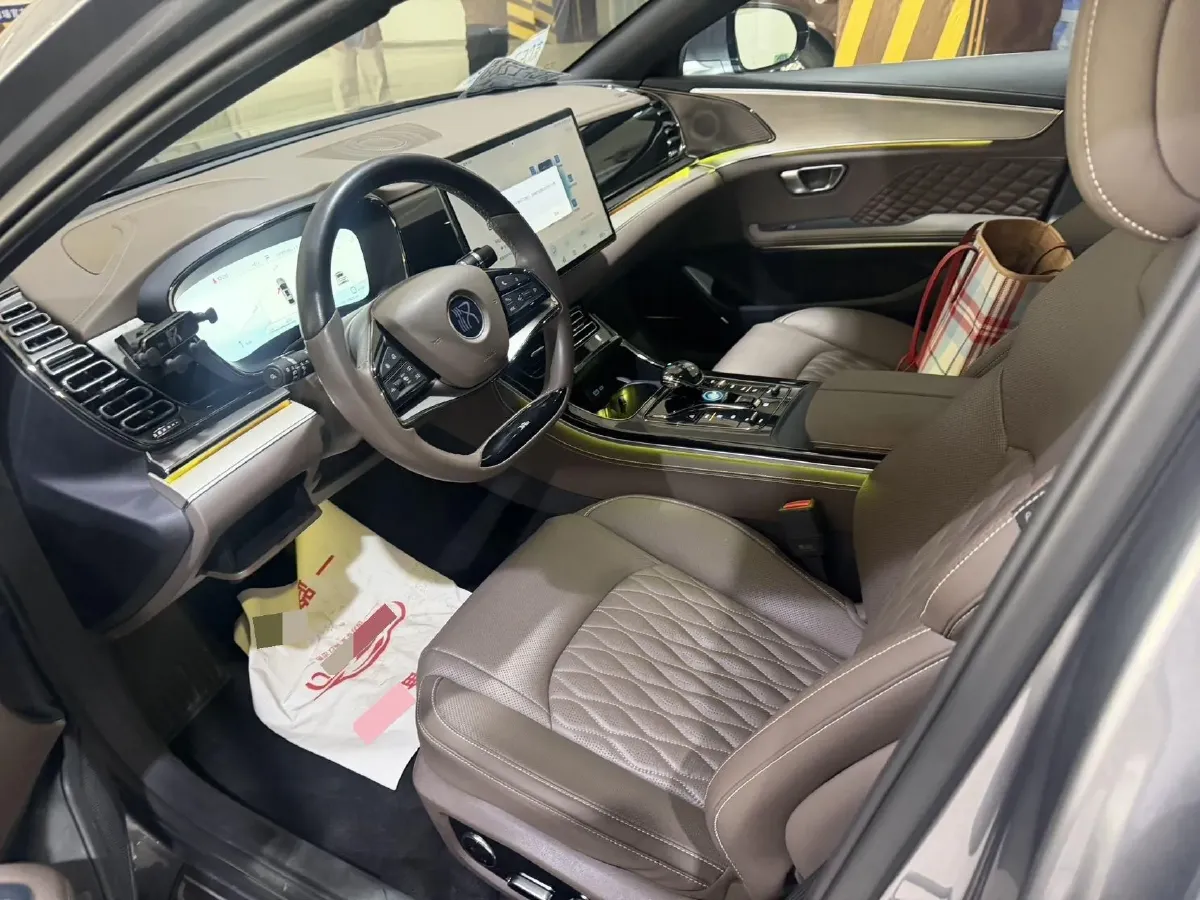 2022 Volkswagen Tiguan L 2.0T 186HP L4 7DCT,autocango,china used car exporter,china ev exporter,chinese used car exporter,chinese used ev exporter