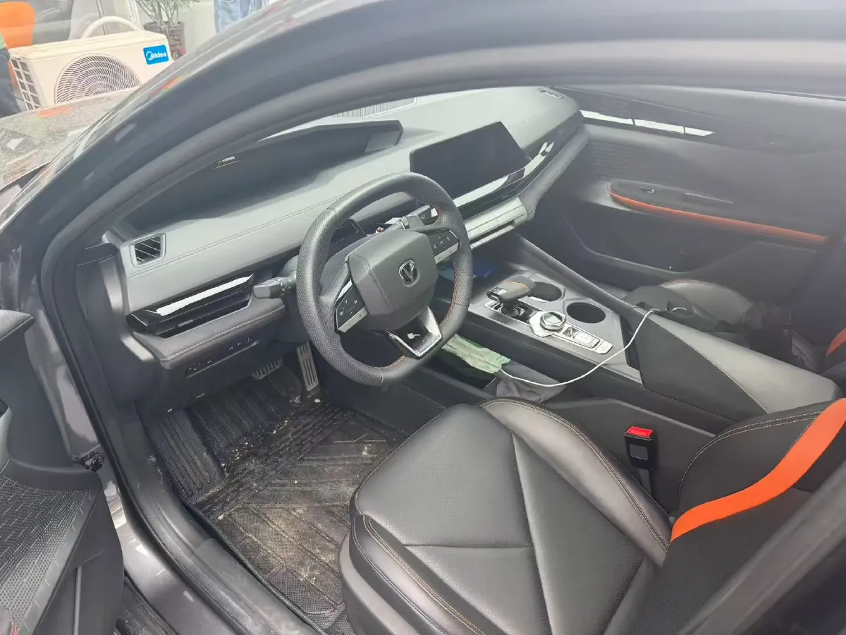 2022 ChangAn UNI-V 1.5T 188HP L4 7DCT,autocango,china used car exporter,china ev exporter,chinese used car exporter,chinese used ev exporter