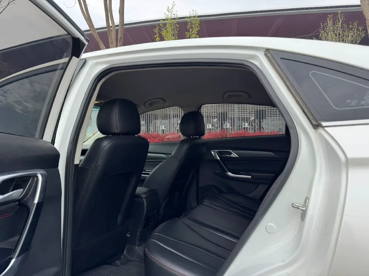 2022 Bestune B70 2.0T 224HP L4 6AT,autocango,china used car exporter,china ev exporter,chinese used car exporter,chinese used ev exporter