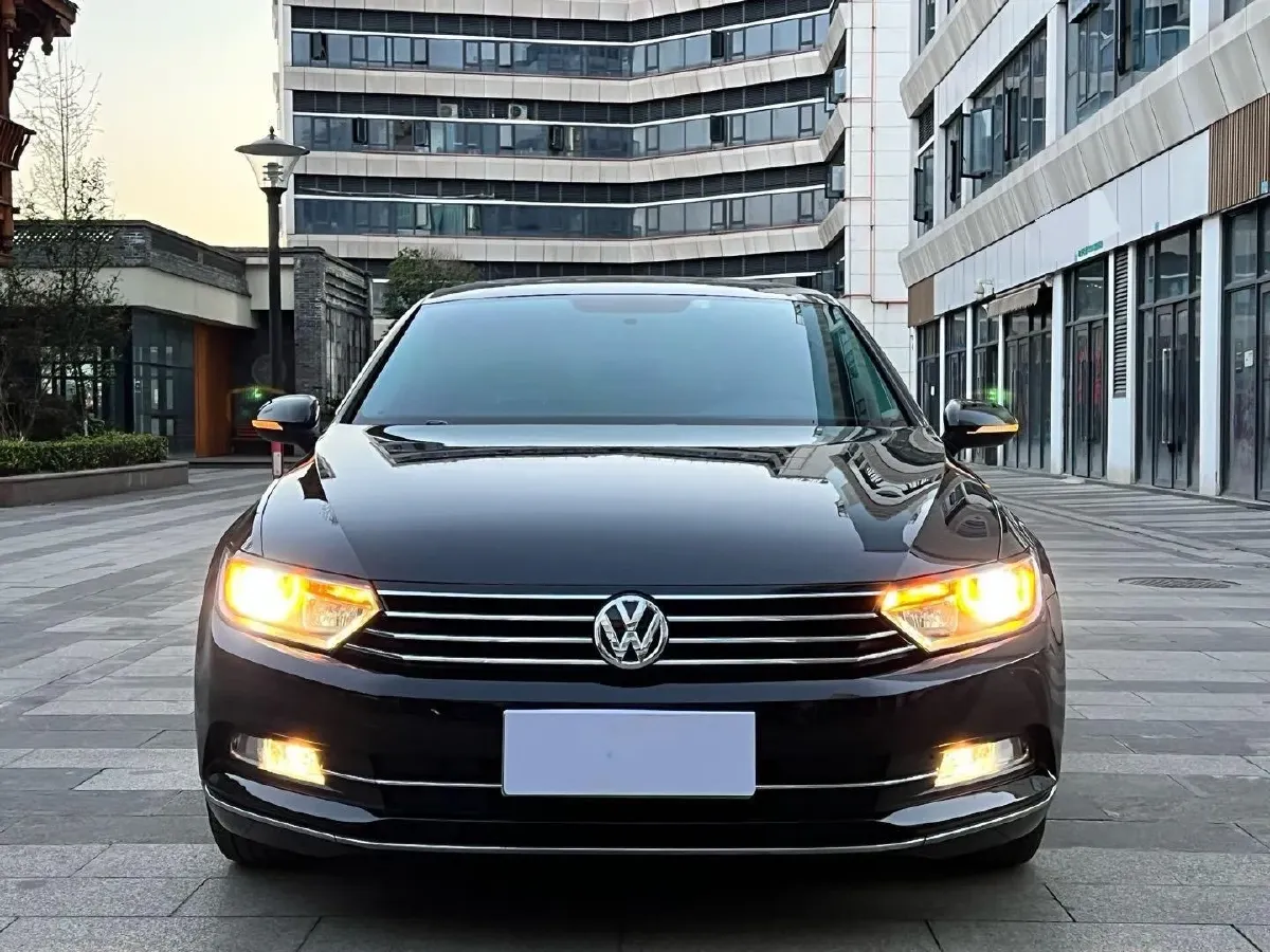 2018 Volkswagen Magotan 1.8T 180HP L4 7DCT,autocango,china used car exporter,china ev exporter,chinese used car exporter,chinese used ev exporter