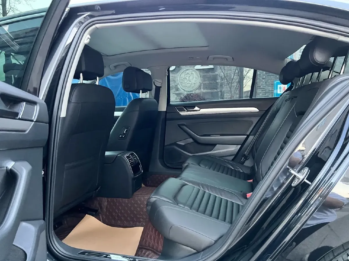 2018 Volkswagen Magotan 1.8T 180HP L4 7DCT,autocango,china used car exporter,china ev exporter,chinese used car exporter,chinese used ev exporter