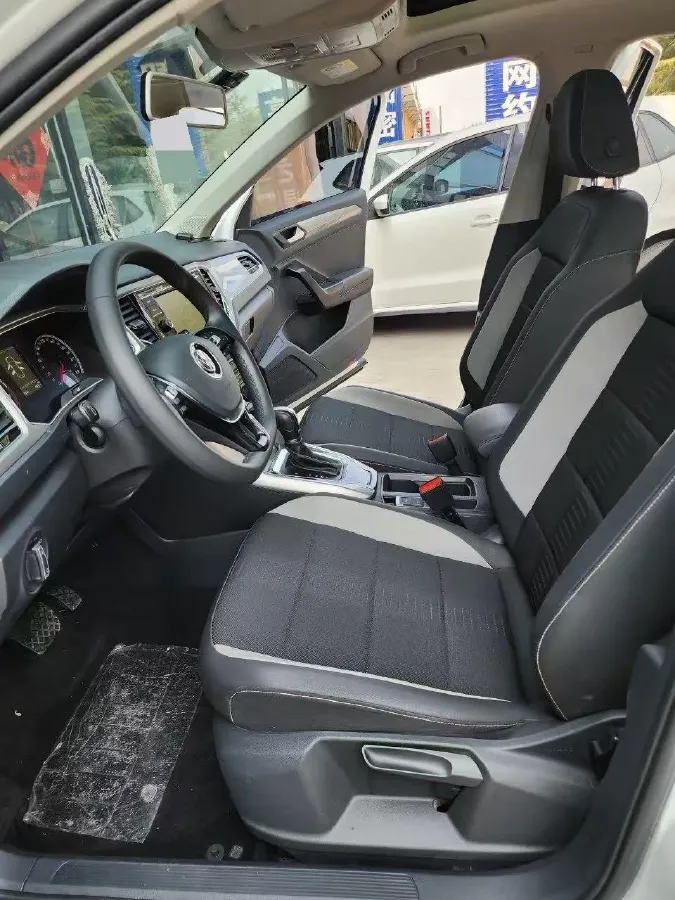 2020 Volkswagen T-Roc 1.4T 150HP L4 7DCT,autocango,china used car exporter,china ev exporter,chinese used car exporter,chinese used ev exporter