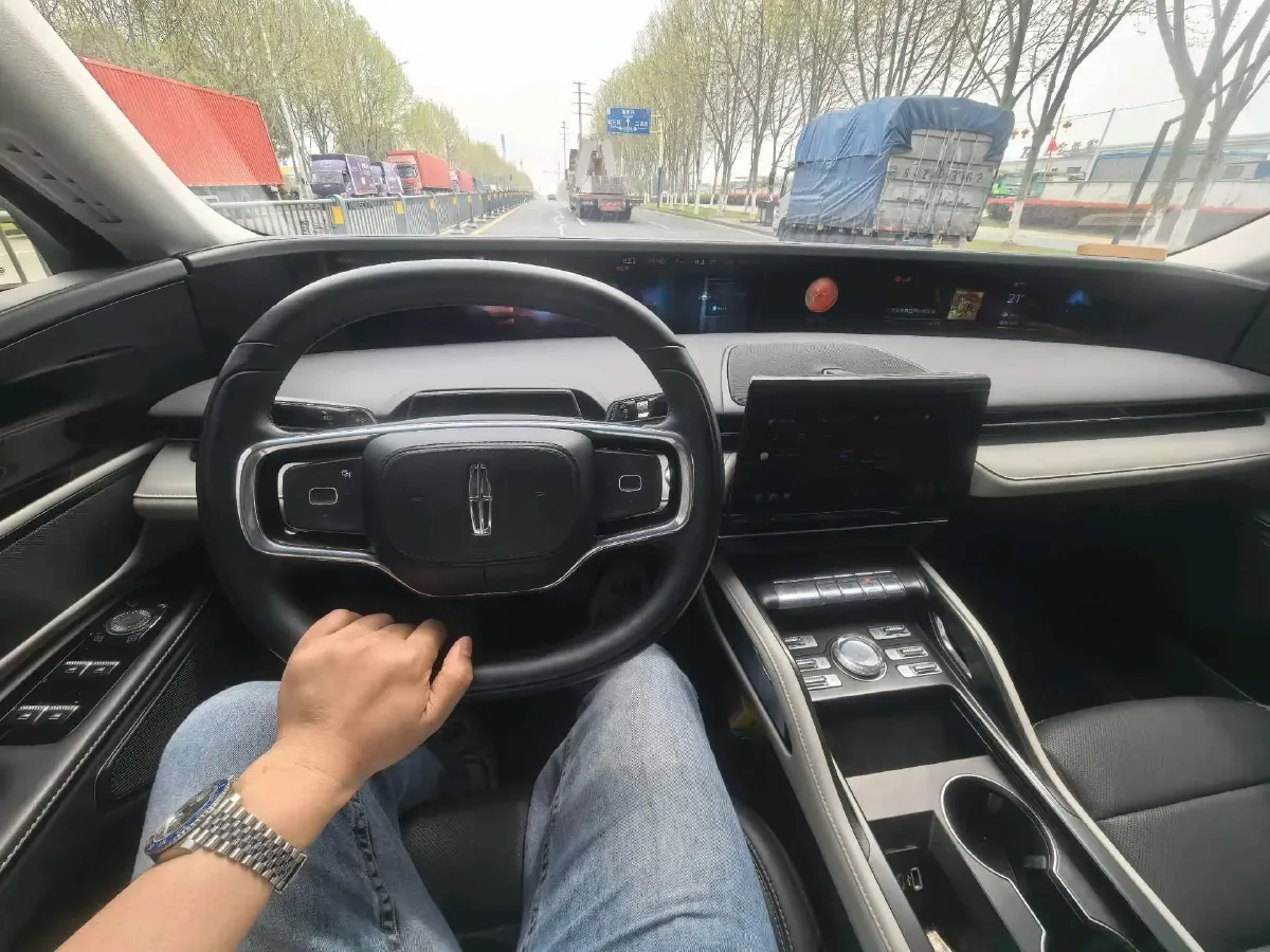 2023 Lincoln Nautilus 2.0T 261HP L4 8AT,autocango,china used car exporter,china ev exporter,chinese used car exporter,chinese used ev exporter