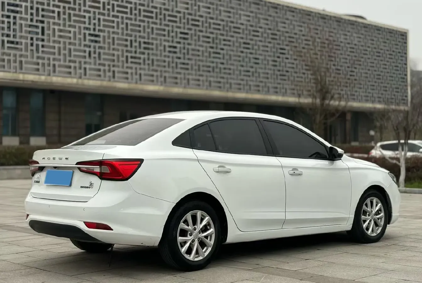 2020 Roewe i5 1.5L 120HP L4 5MT,autocango,china used car exporter,china ev exporter,chinese used car exporter,chinese used ev exporter